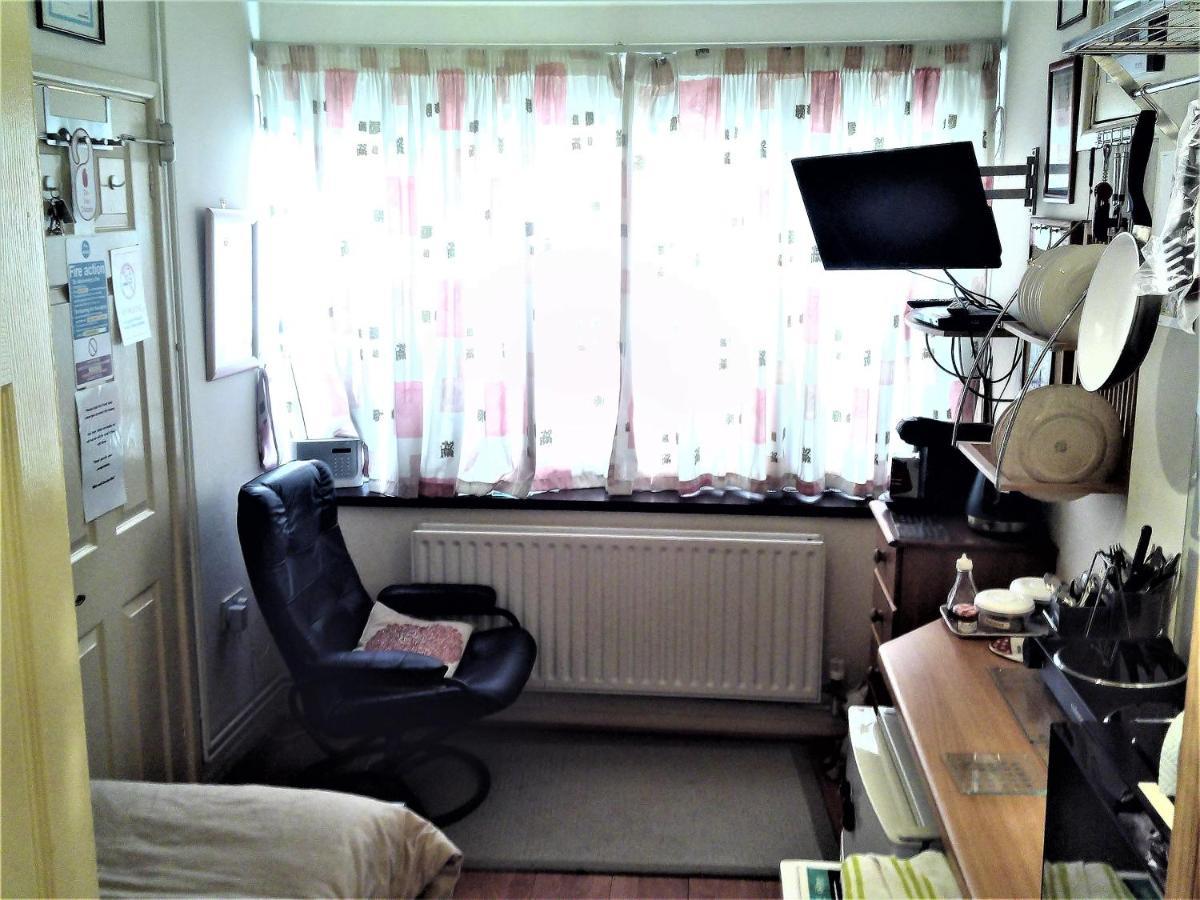 דאדלי Mike & Carolyn Ball B&B מראה חיצוני תמונה